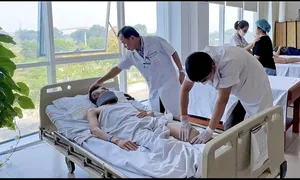 Nạn nhân vụ xe khách bị lũ cuốn trôi hồi phục